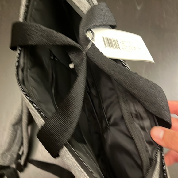 wesc Lee Unisex Messenger Bag NWT - Picture 3 of 9